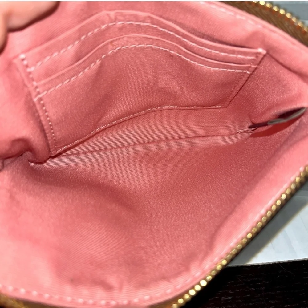 COACH CORNER ZIP WRISTLET IN SIGNATURE CANVAS WITH EVERGREEN FLORAL PRINT - Picture 4 of 5